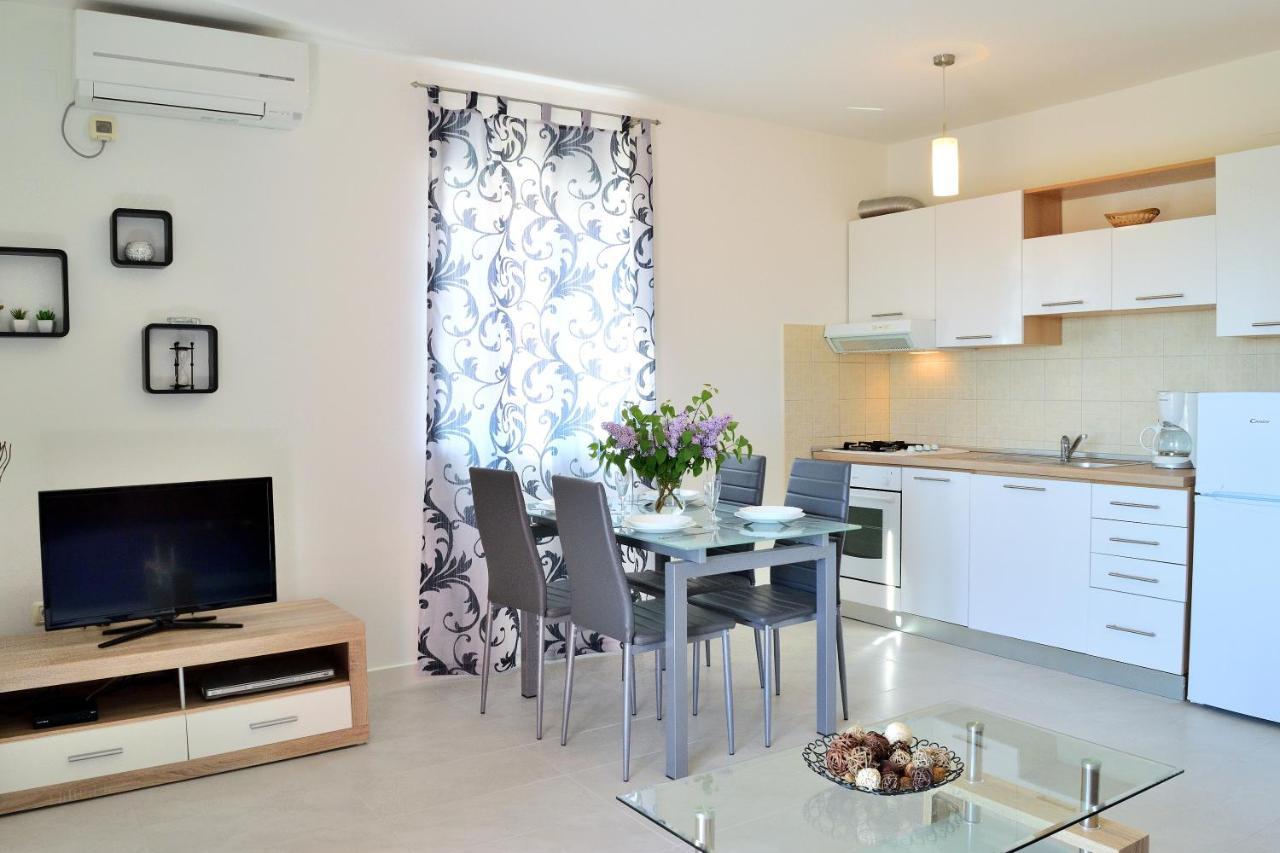 Apartment Domus Lauri Umag Exterior photo